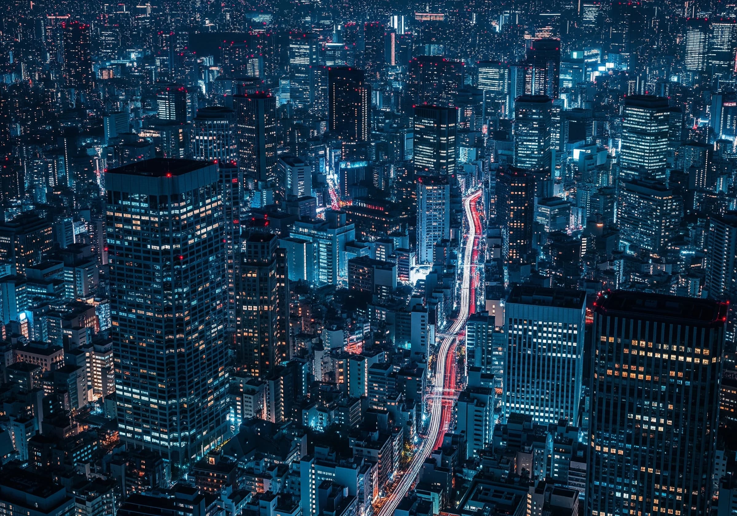 夜景に光る都市の通信インフラ